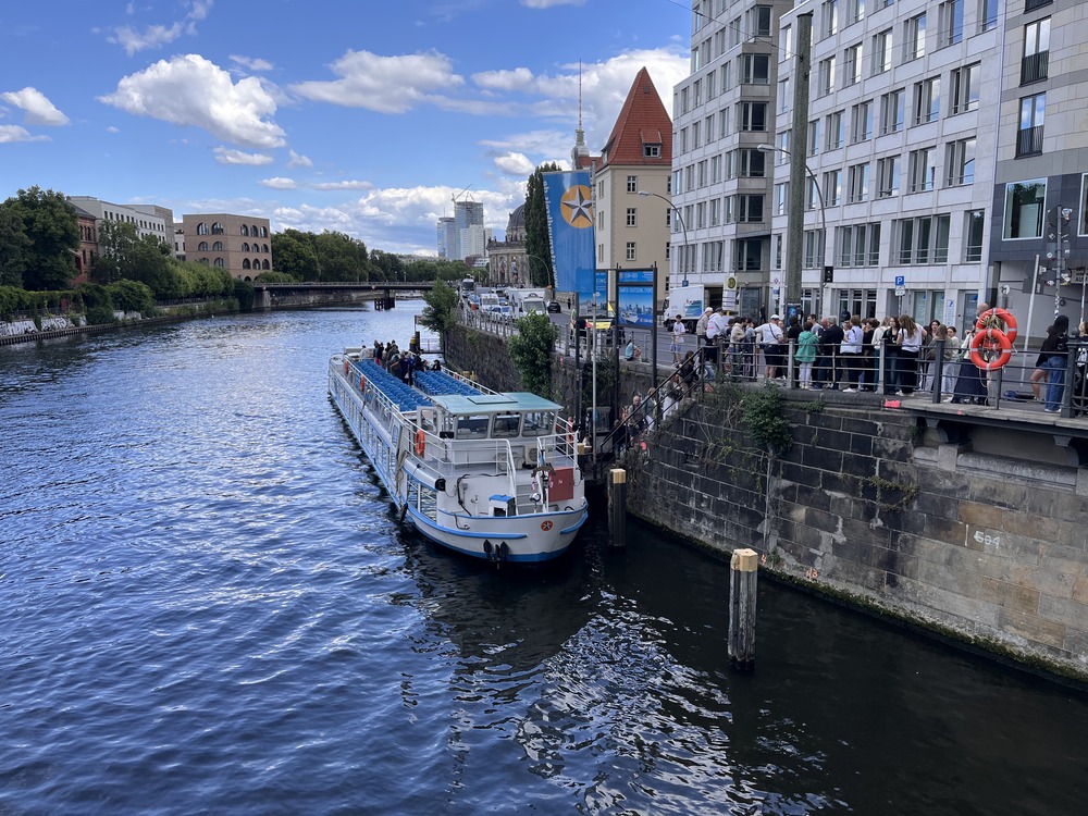 Anlegestelle Friedrichstraße Berlin Weidendamm