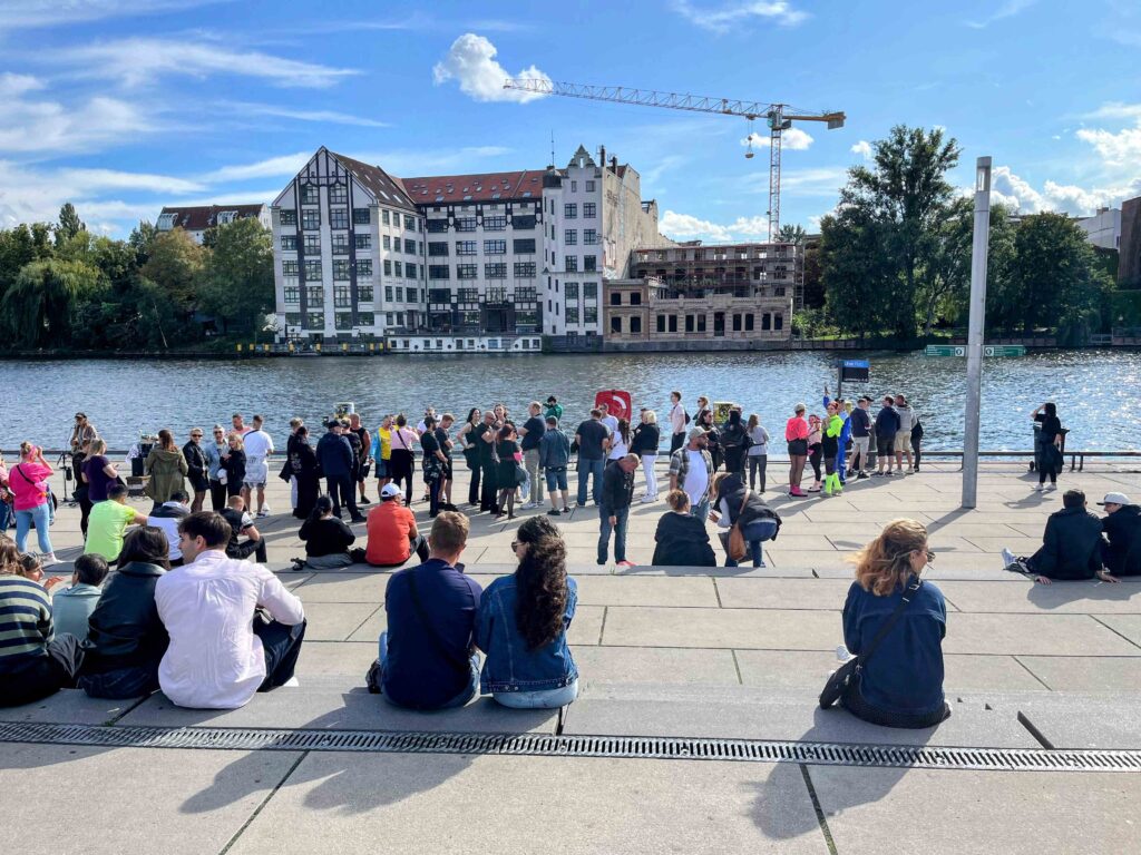 Anlegestelle East Side Gallery / UBER Platz