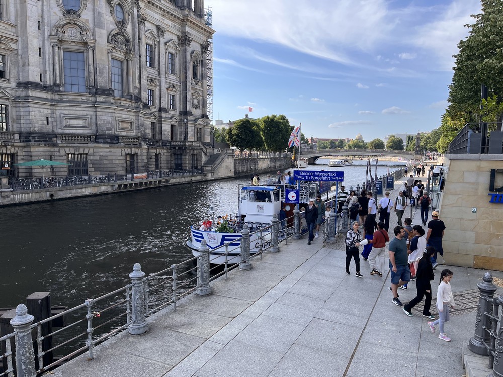 Anlegestelle Domaquareé Berlin / Berliner Wassertaxi