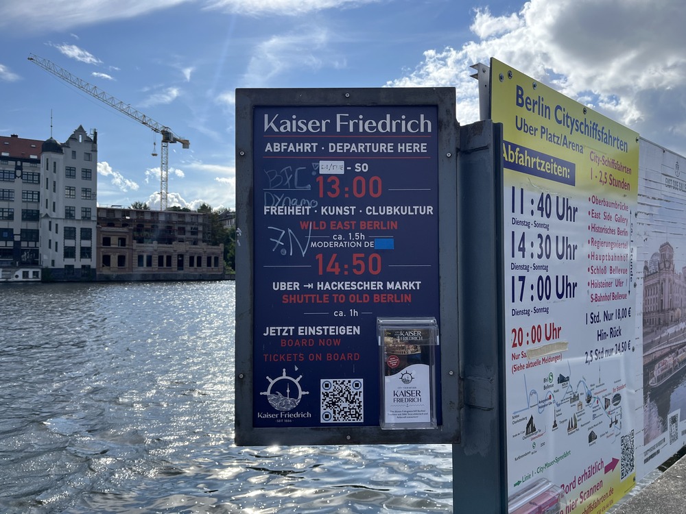 Anlegestelle Berlin East Side Gallery / UBER Arena