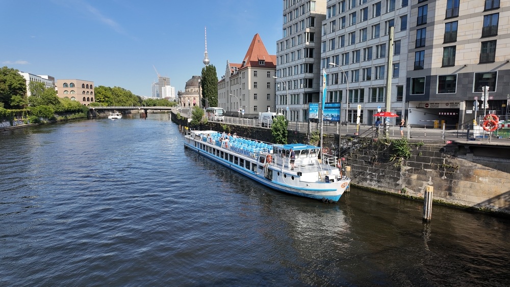 Anlegestelle Friedrichstraße Berlin Weidendamm