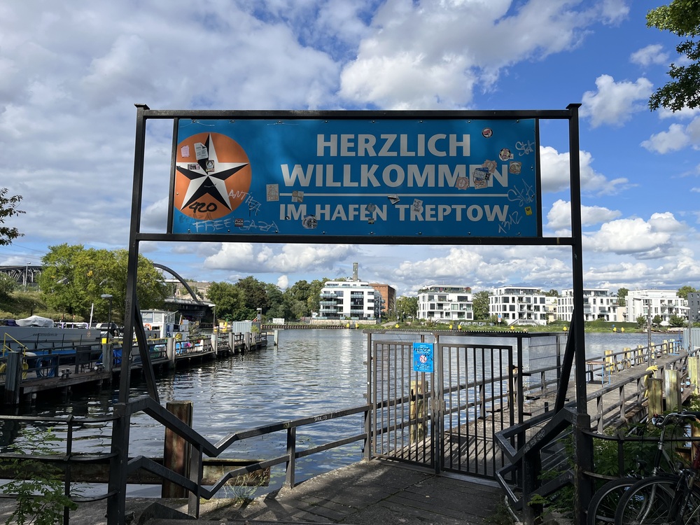 Hafen Treptow – Bootsanleger in Berlin