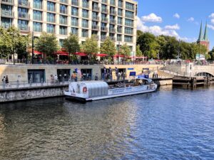 Berliner Wassertaxi Anlegestelle Domaquareé