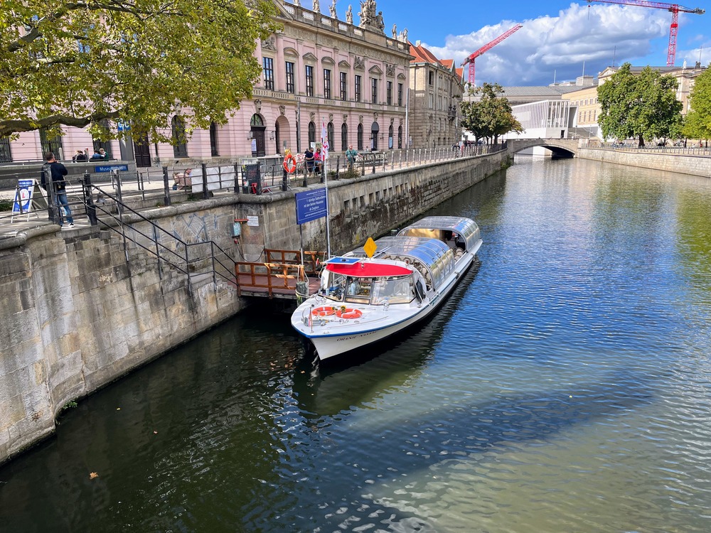 Anlegestelle Berlin Zeughaus